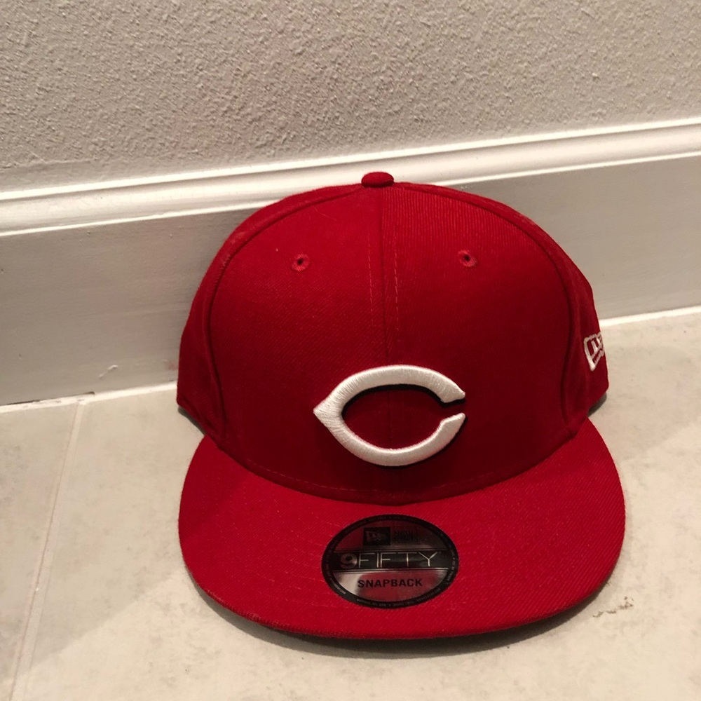 Cincinnati Reds Red Snapback Cap with White Logo